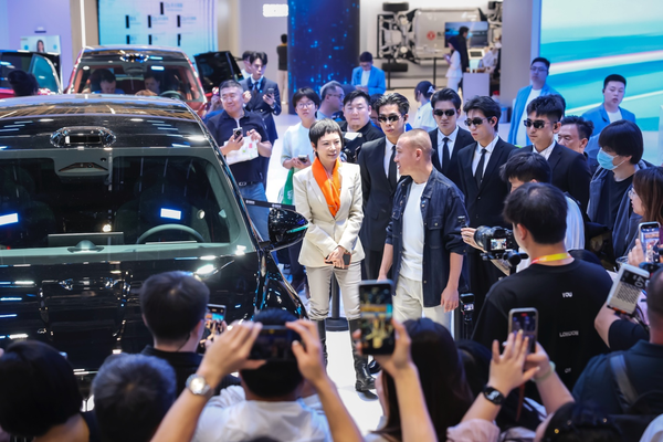 &ldquo;华为亲儿子&rdquo;实锤了？靳玉志亲自站台，岚图泰山Ultra排面拉满