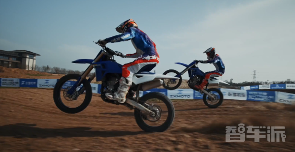 张雪机车发布首款场地越野摩托车MX250 售29980元