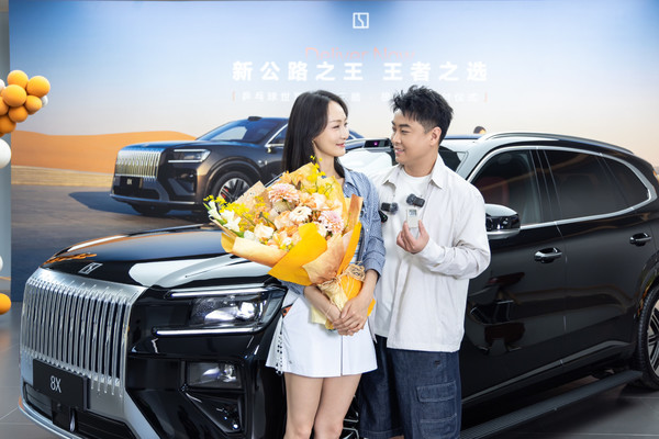世界冠军王皓现身北京极氪门店！正式成为极氪8X车主