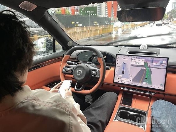 韩媒试驾极氪9X:辅助驾驶与豪华配置获高度评价 韩媒试驾极氪9X:辅助驾驶与豪华配置获高度评价
