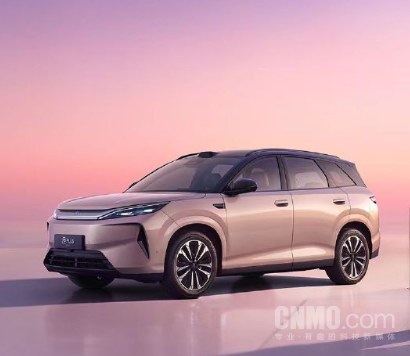 后驱+800V闪充 比亚迪第三代元PLUS上市 11.99万元起！