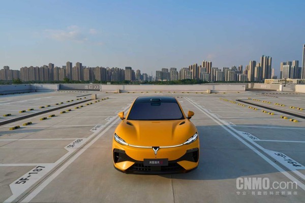 岚图卢放回应追光S被称“法拉岚”:不必借国外品牌的光 岚图卢放回应追光S被称“法拉岚”:不必借国外品牌的光