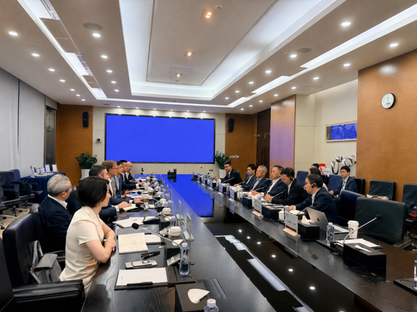 康宁CEO魏文德到访TCL华星 共话显示产业发展新机遇 康宁CEO魏文德到访TCL华星 共话显示产业发展新机遇