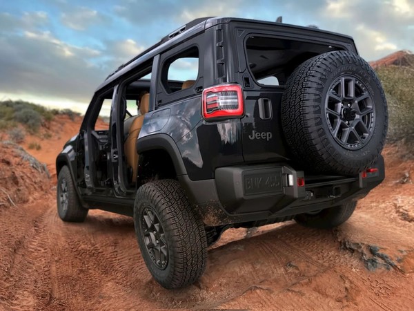 Jeep Jeep发布首款纯电越野SUV Recon 起售价66995美元