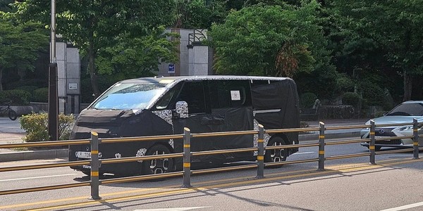 起亚PV7电动厢式车首度公开路测：尺寸对标福特全顺