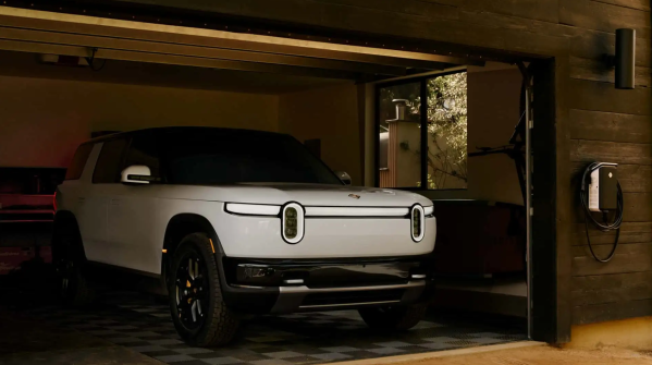 Rivian R2首辆二手车上架 加价近2万美元跳过排队引争议