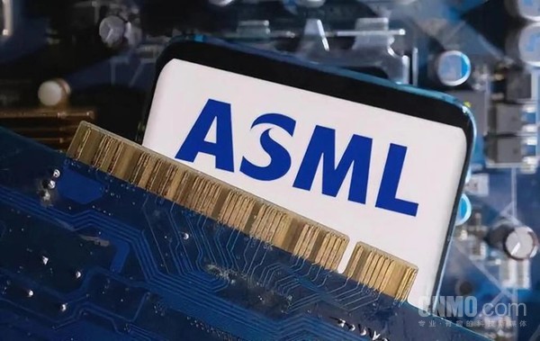 ASML ASML第二季度业绩超预期 全年营收预计达450亿欧元