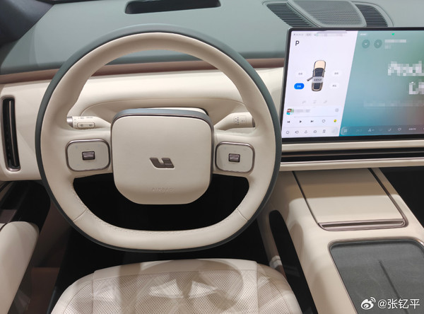 理想L9一线销售揭秘:Livis版占八成 双拼色成“标配” 理想L9一线销售揭秘:Livis版占八成 双拼色成“标配”
