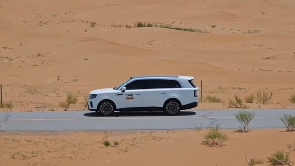 白色版小米澎程N90 白色版小米澎程N90实车沙漠路测照曝光 这颜值如何?
