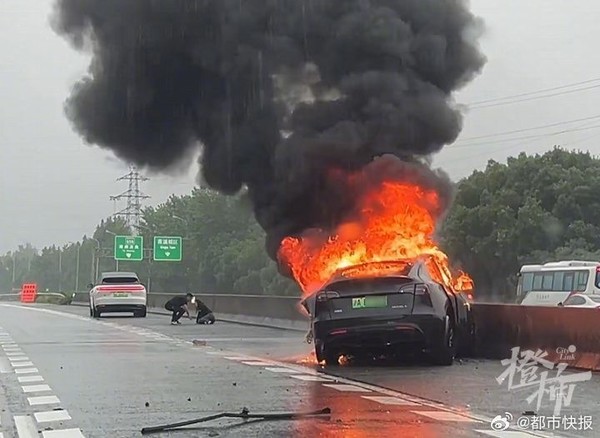 图源网络 上海高速救人的理想车主获李想赠车:可免费置换理想i9