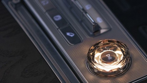 极氪9X内饰 极氪9X强势登陆欧洲:9.5分钟极速快充 瑞典率先开售