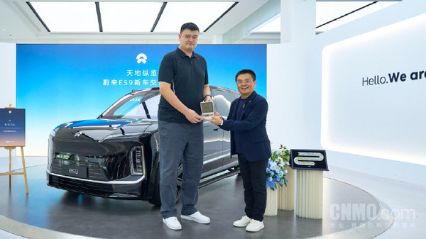 姚明喜提蔚来ES9 姚明喜提蔚来ES9 感叹”苦等两月“ 对空间和驾乘很满意