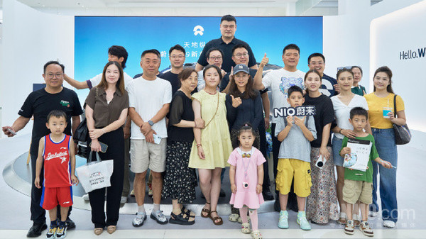 姚明喜提蔚来ES9 感叹”苦等两月“ 对空间和驾乘很满意 姚明喜提蔚来ES9 感叹”苦等两月“ 对空间和驾乘很满意