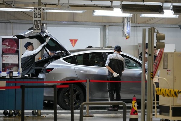 特斯拉在华召回约300万辆汽车 涉及门把手等问题
