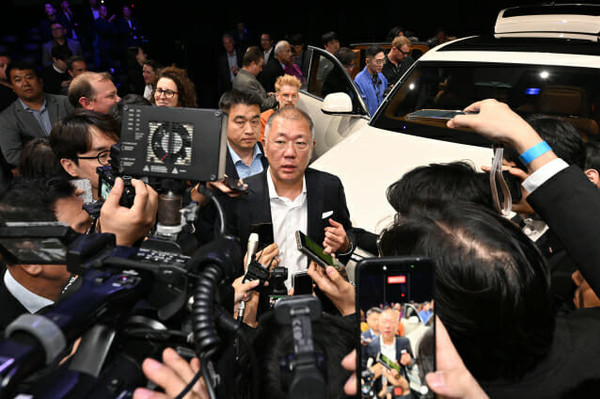 现代汽车集团会长郑义宣 现代汽车公布史上最大产品投放计划 推出超100款新车