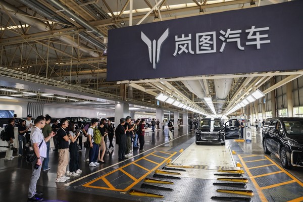 海外媒体率先体验岚图梦想家9 见证中国智造向上力量 海外媒体率先体验岚图梦想家9 见证中国智造向上力量