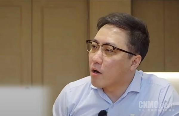 王自如直播回应西贝风波 十二年后公开替罗永浩说话
