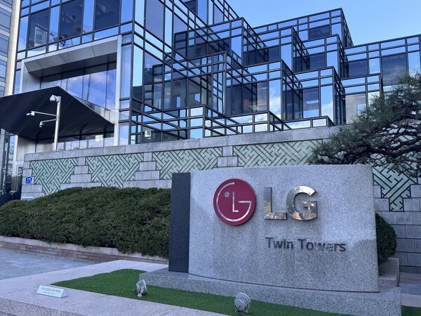 LG 保时捷下一代座舱显示系统敲定韩国方案 LG供应面板