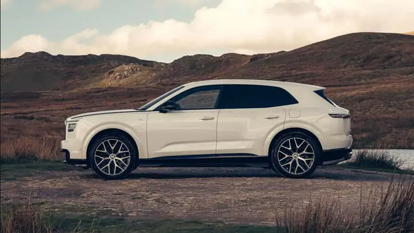 宾利纯电SUV Torcal首发版配置公布：876马力 2.9秒破百