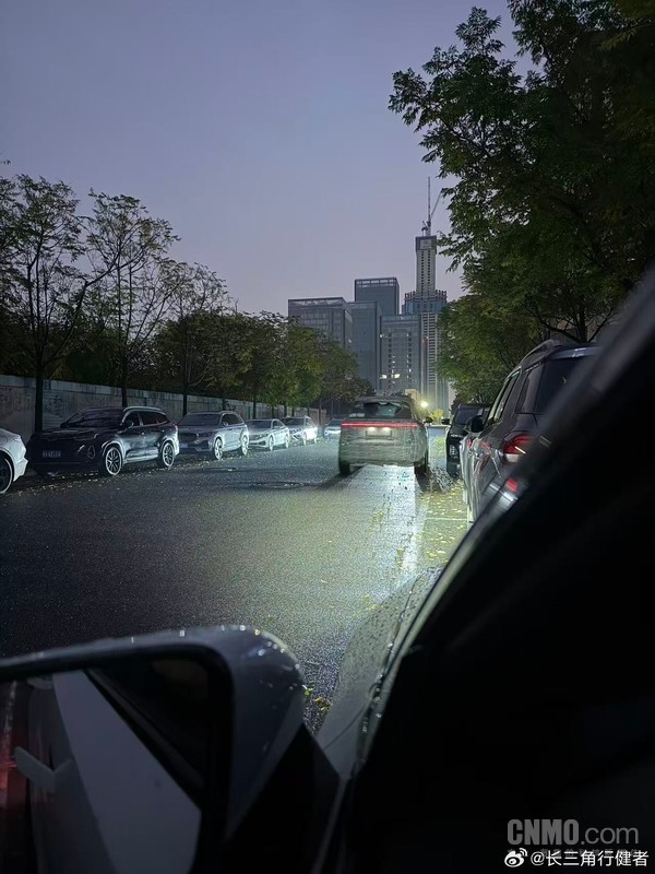 理想L系列纯电版路试谍照曝光:尾部或延续贯穿尾灯 理想L系列纯电版路试谍照曝光:尾部或延续贯穿尾灯