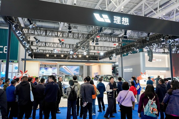 理想 理想汽车携四款车型亮相WICV 展示AI芯片马赫M100
