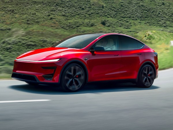 特斯拉Model Y 特斯拉FSD V14.3.13版本开始在美国推送 用户可OTA升级